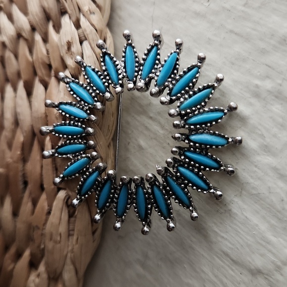 Beautiful Native American Zuni Handmade Petit Point Turquoise Brooch 💙🎁 - Picture 5 of 7